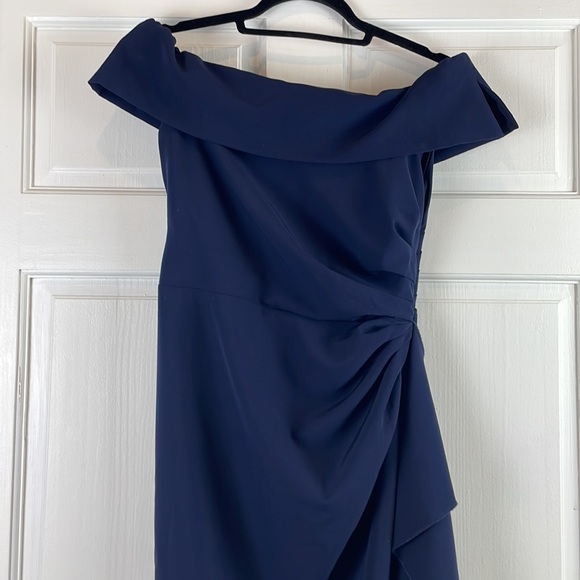 NWOT Vince Camuto Navy Off-The-Shoulder draped Evening Dress Size 4 worn once - Picture 2 of 5